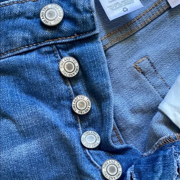 Time and Tru Classic Blue Jean Shorts - Picture 4 of 7